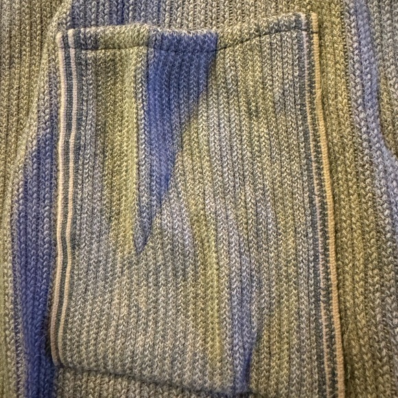 Womens poncho style sweater with pockets - Picture 3 of 5